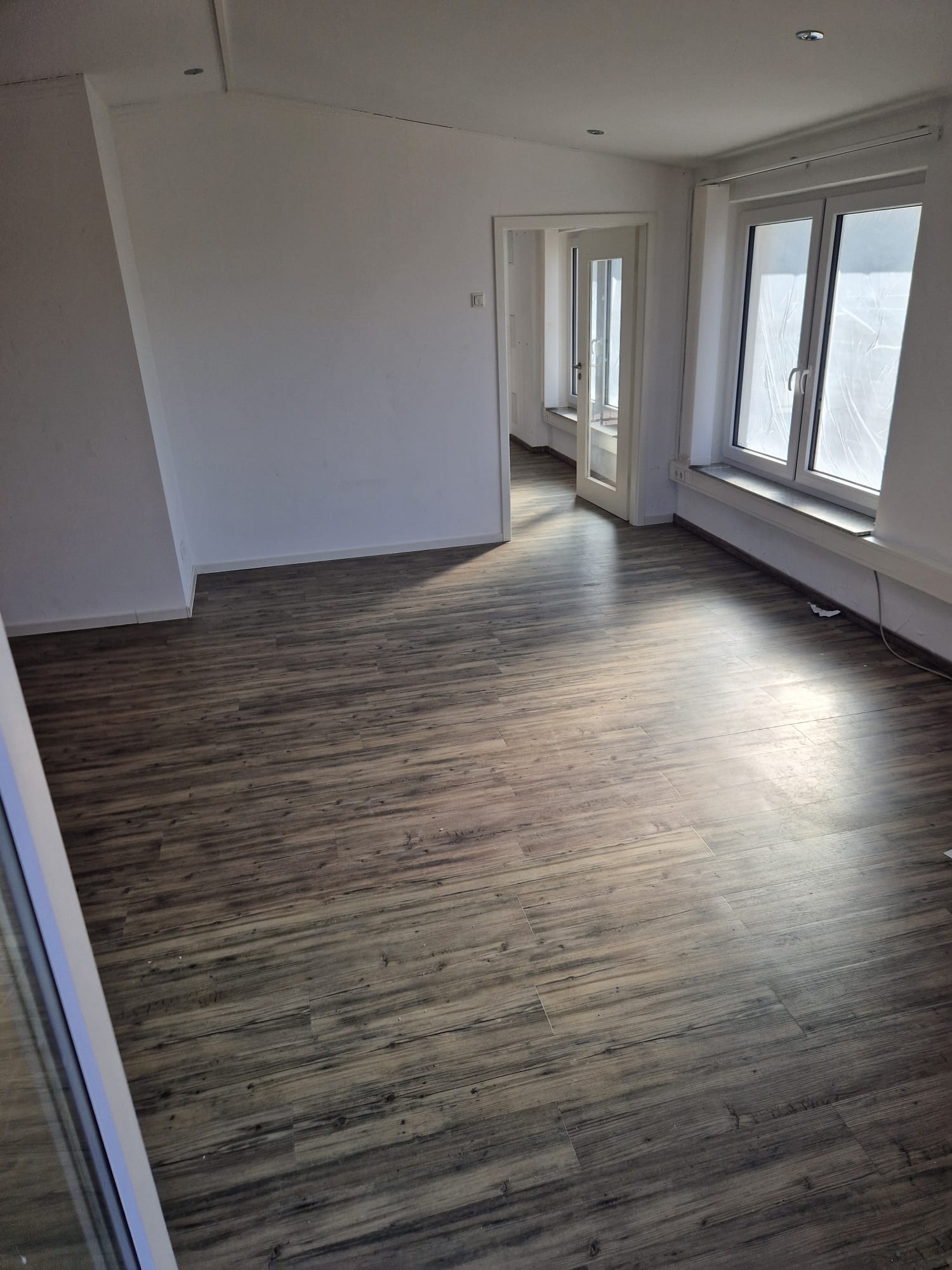 Modernes Büro-Haus mit großzügiger Terrasse im Gewerbegebiet Bild 10